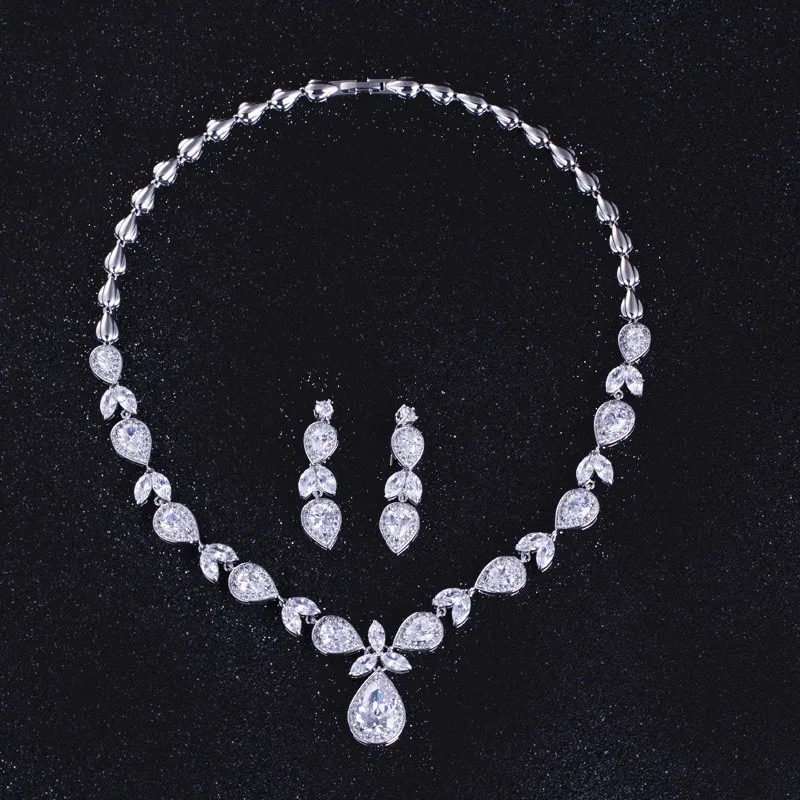 Комплект из колье и серёг с австрийскими кристаллами | Украшения аксессуары