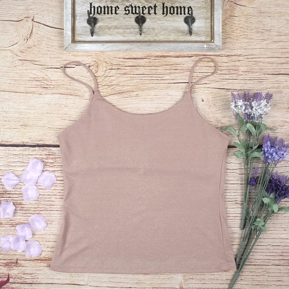 Женский облегающий однотонный топ на бретельках розовый без рукавов с v-образным