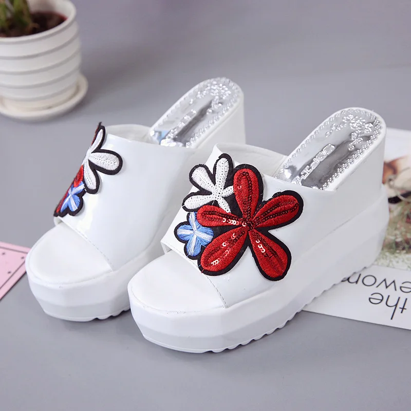 Вышивка 2018 белые или черные Летние Стильные пикантные сандалии женские шлепанцы