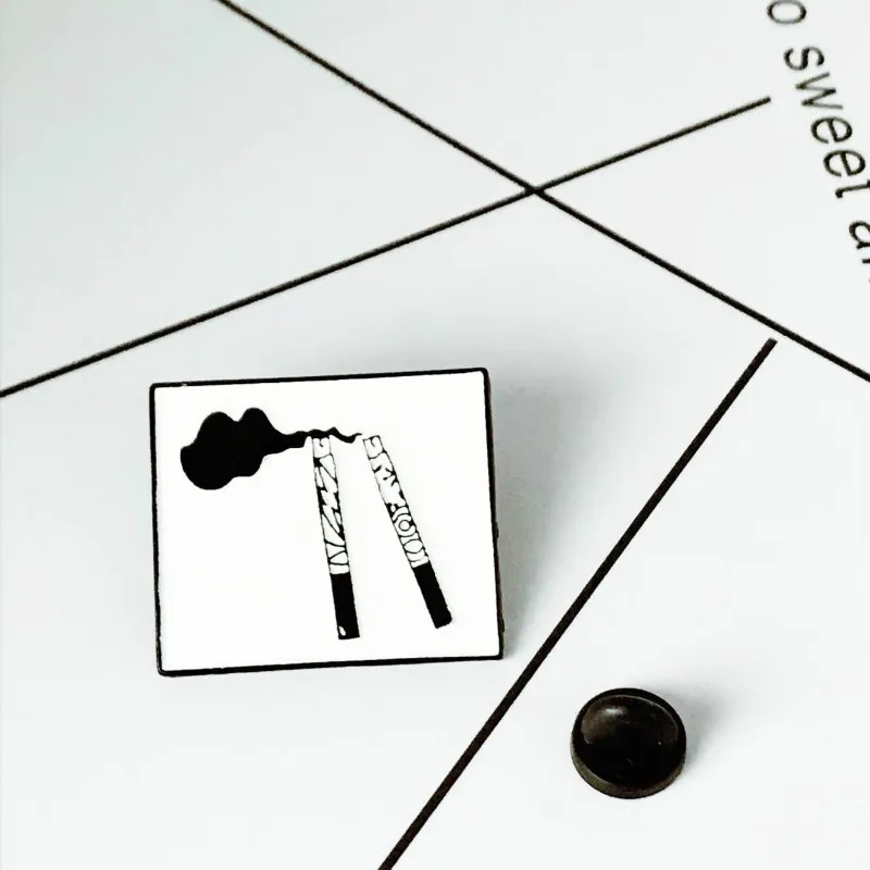 Геометрическая черно белая брошь для сигарет женщин креативные Ретро