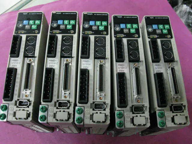 Используется 100% протестированный R88D GT01H OMRON серводвигатель переменного тока