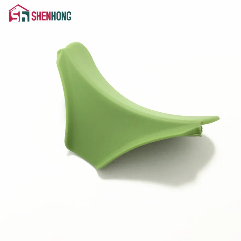 

Multifunction Silicone Slip On Pour Spout Clip On Single Pouring Spout for Pans Bowls Kitchen Tool