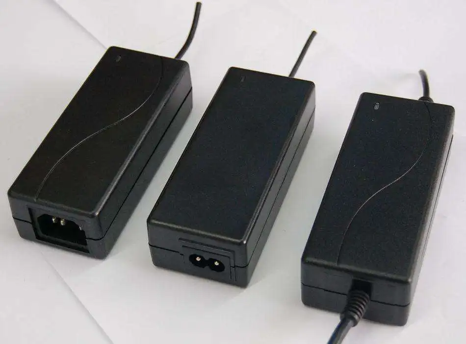 

25.2v 2a dc lithium battery charger EU/UK/US/AU universal 25.2 volt 2 amp 2000ma battery charger input 100-240v DC 5.5x2.5mm