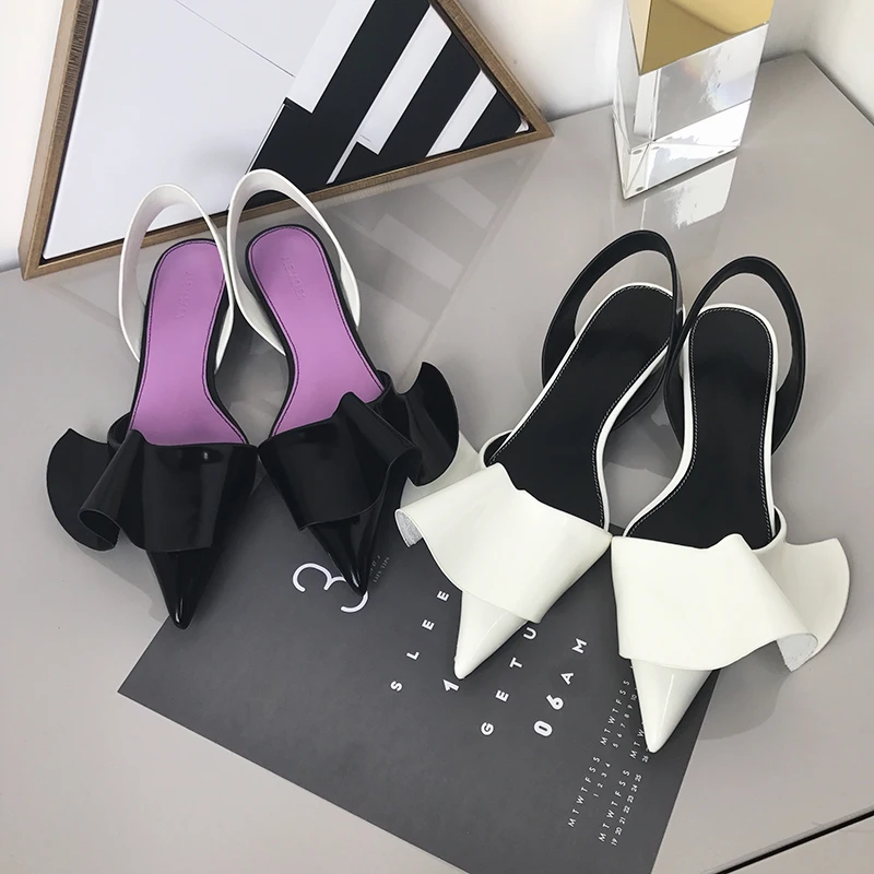 Женские сандалии-гладиаторы с острым носком на низком каблуке | Обувь