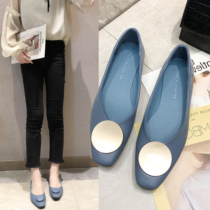 Новинка 2020 года женские туфли на плоской подошве темно-синего цвета с украшением