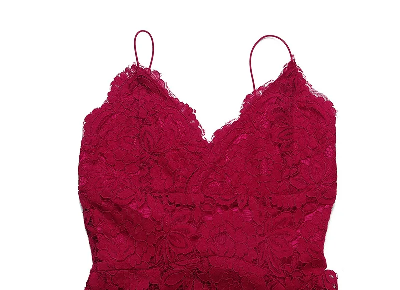 Женское кружевное платье средней длины красное привлекательное облегающее на