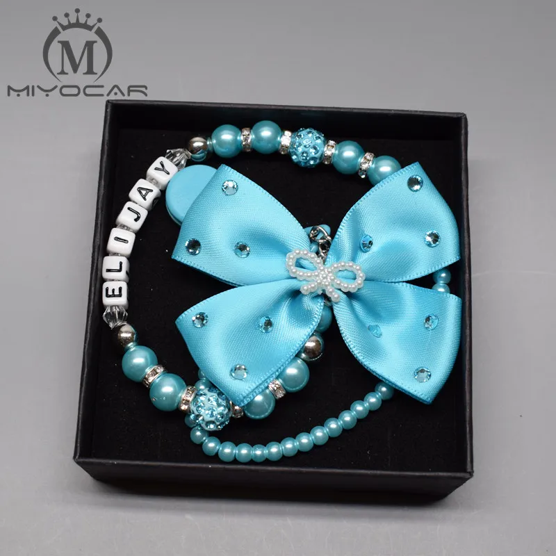 Blue with box MIYOCAR любое имя Bling серебряные стразы лук розовый и Серебряный бусины держатель с зажимом для соски-пустышки соски зажимы держатель/Прорезыватели клип - Цвет: Blue with box