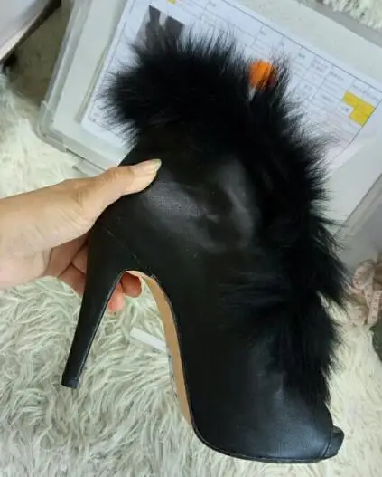 Лидер продаж г., новые модные женские однотонные Черные полусапожки на тонком каблуке с открытым носком на молнии сзади и большим лисьим мехом роскошные сандалии