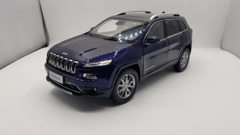 

1:18 литая модель для джипа Cherokee 2016 синий SUV игрушечный автомобиль из сплава миниатюрные коллекционные подарки