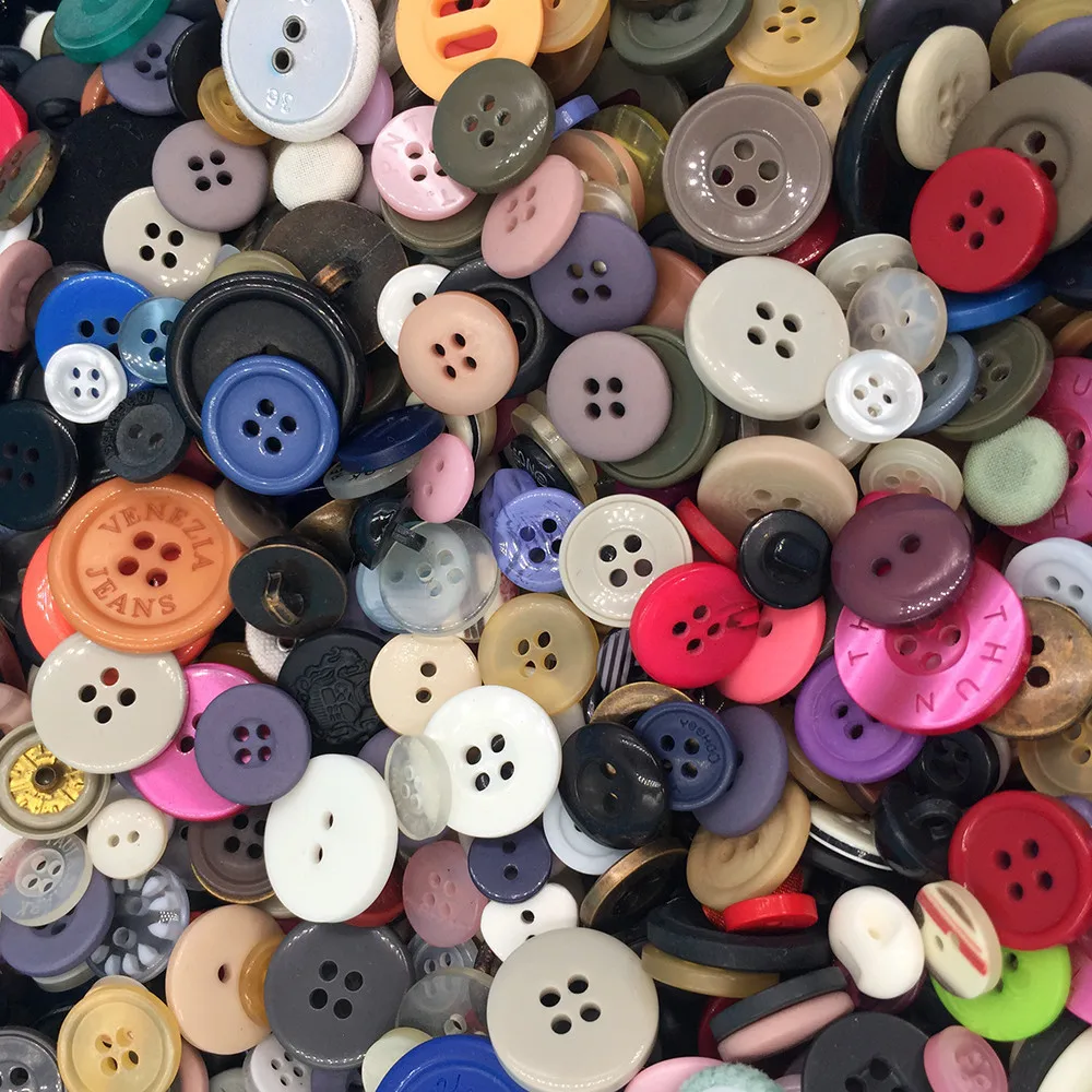 Cheapest 50g/bag Mixed Color/Size/Material Random Wooden Metal Plastic Buttons Accessories for Bag Shirt Clothes Handmade Sewing | Дом и сад