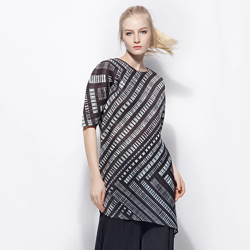 Dark grey LANMREM, летняя плиссированная одежда с коротким рукавом для женщин, с рюшами, в полоску, с принтом, с круглым вырезом, Летняя асимметричная длинная футболка NA912 - Цвет: Dark grey
