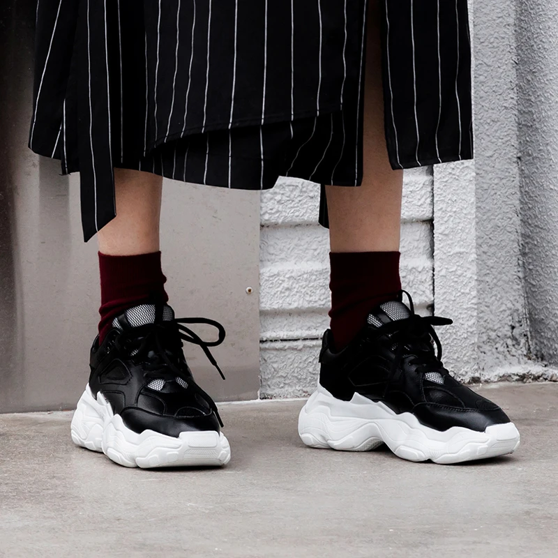 Buono Scarpe/Женская обувь на толстой подошве; Новинка года; женские кроссовки; Черная повседневная обувь на платформе; обувь для девочек на шнуровке; удобные кроссовки