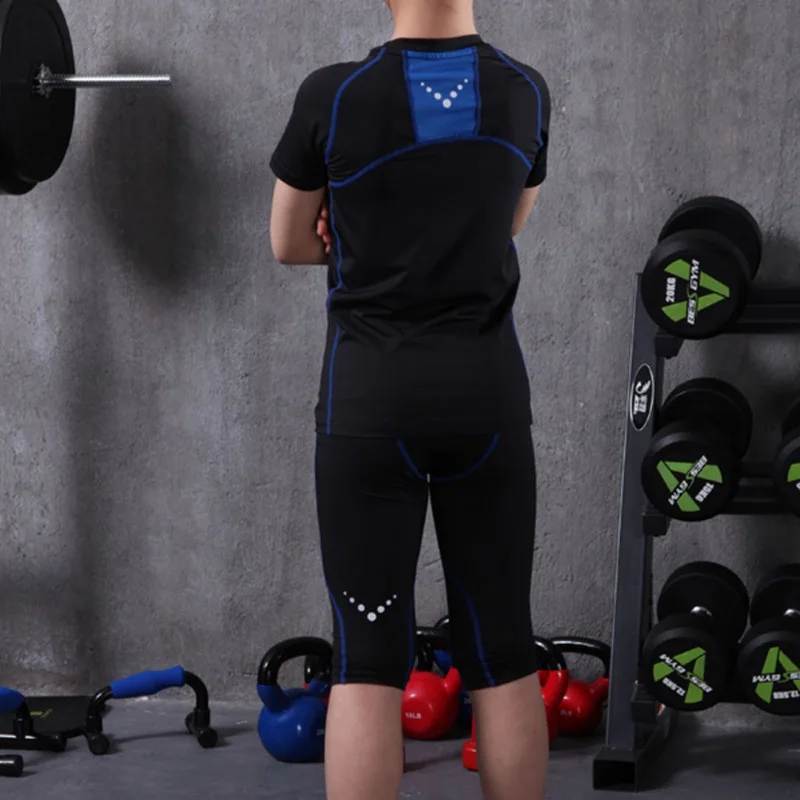 Компрессионные детские колготки 3/4 для бега комплект с футболками мальчиков