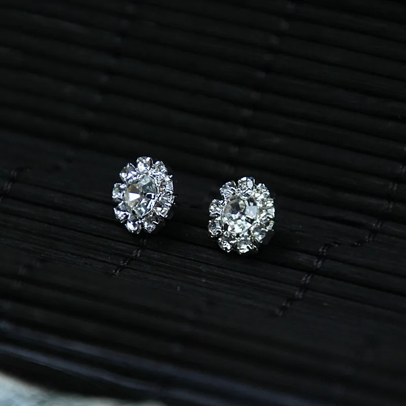 Модные круглые серьги с фианитом пусеты из блестящего металла для женщин