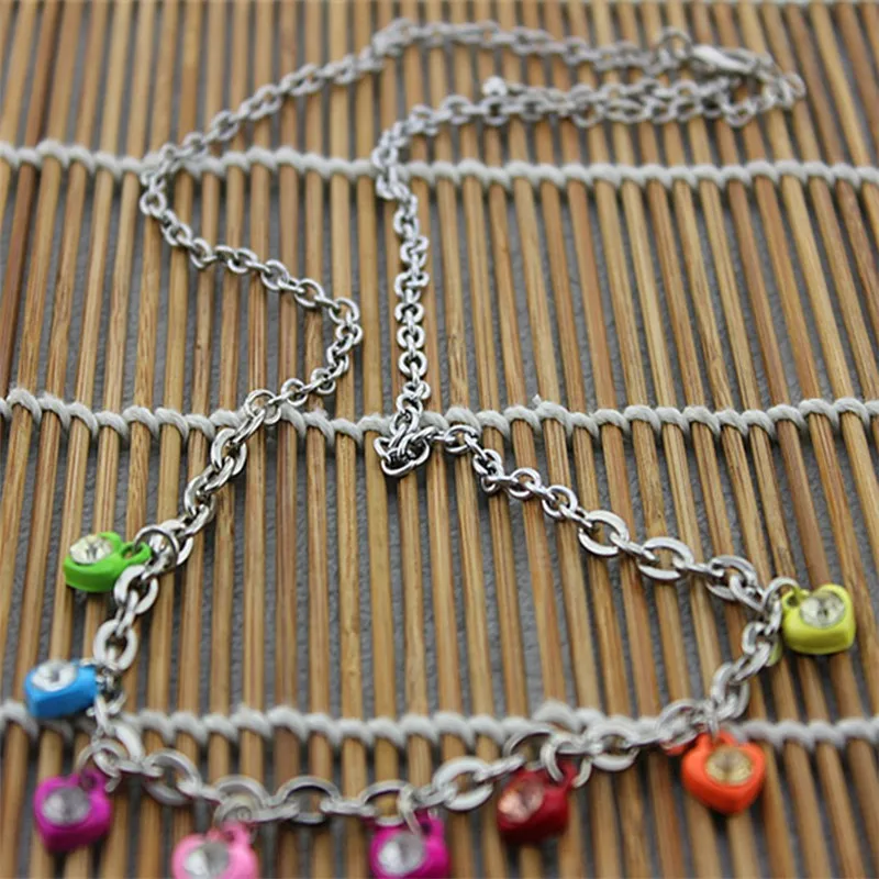 2015 Бесплатная доставка Модный Цветной кулон в форме сердца короткое ожерелье из