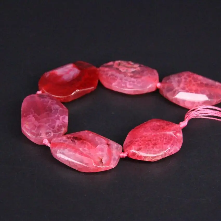Approx9pcs/strand Розовый и красный цвет сырья трещину вен Агаты Граненый Самородок кусочек свободные Бусины, Натуральный Камень Плиты Подвески ювелирных изделий