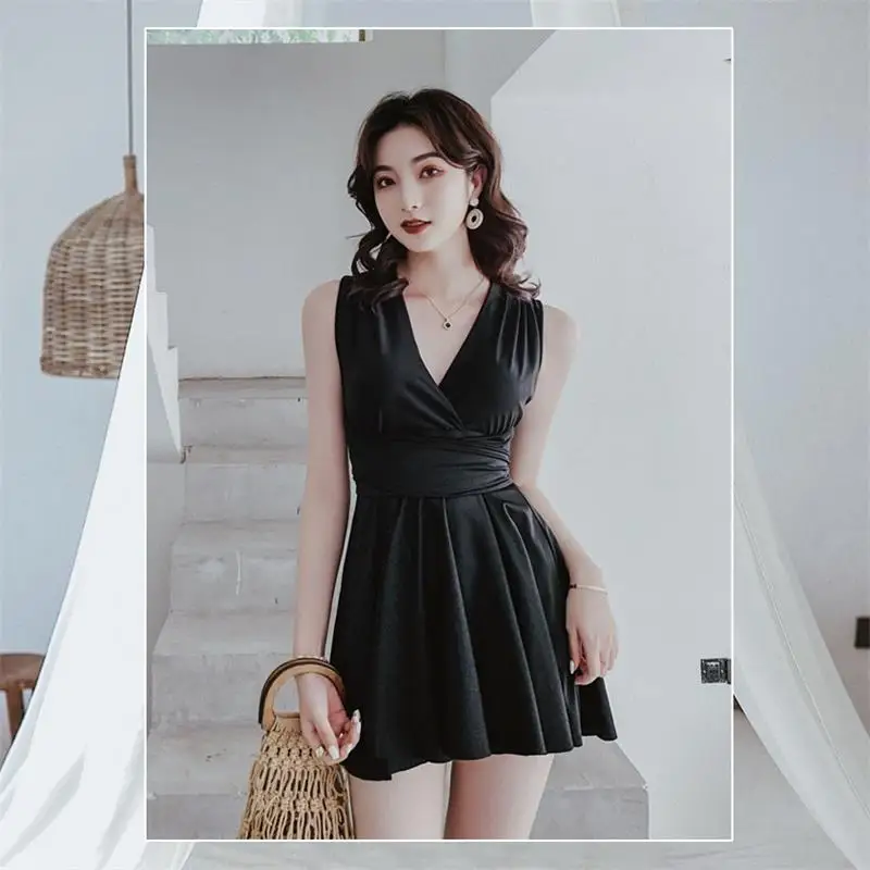 Summer Sexy V-neck skirt One-piece Swimsuit 2019 New Arrival Slim Back cross Swimwear Beach Women Bathing Suits | Спорт и
