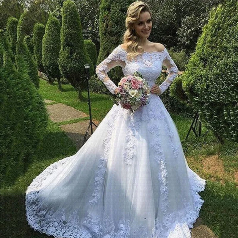 Свадебное платье с открытыми плечами кружевное длинным рукавом для сада