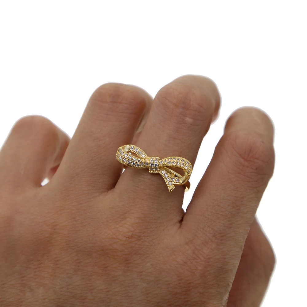 Кольцо на палец с микро-закрепкой фианита в форме галстука-бабочки | Украшения и