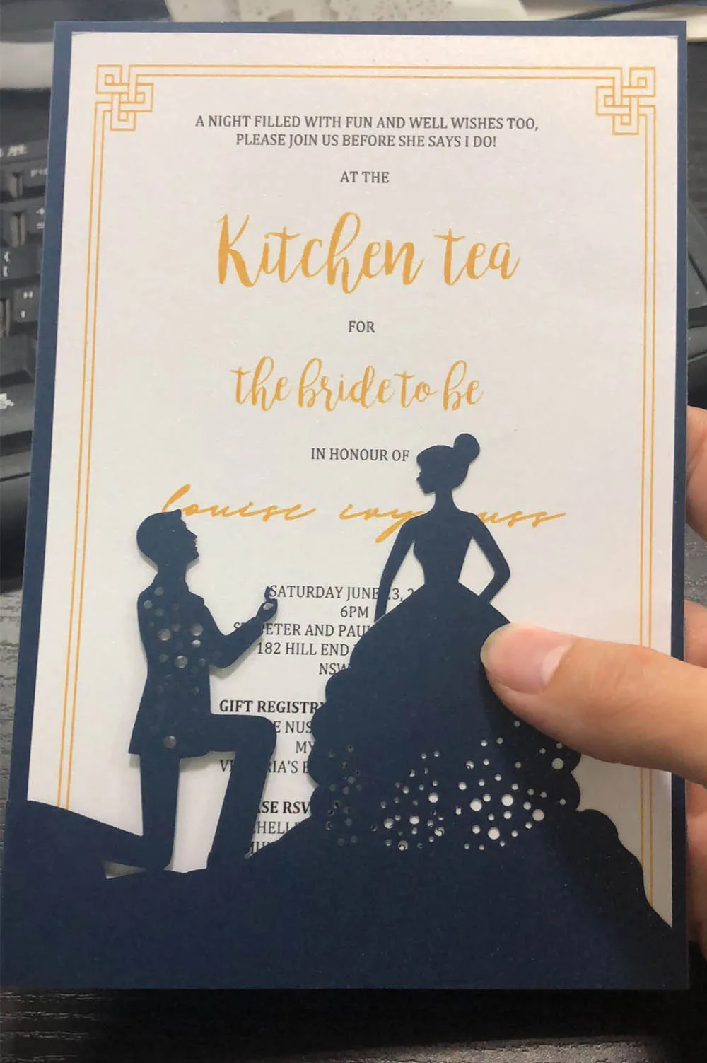 50 шт. темно-синий trifold pocketfold свадебные пригласительные открытки три раза карман лазерная резка замок пригласвечерние ительные открытки вечеринка