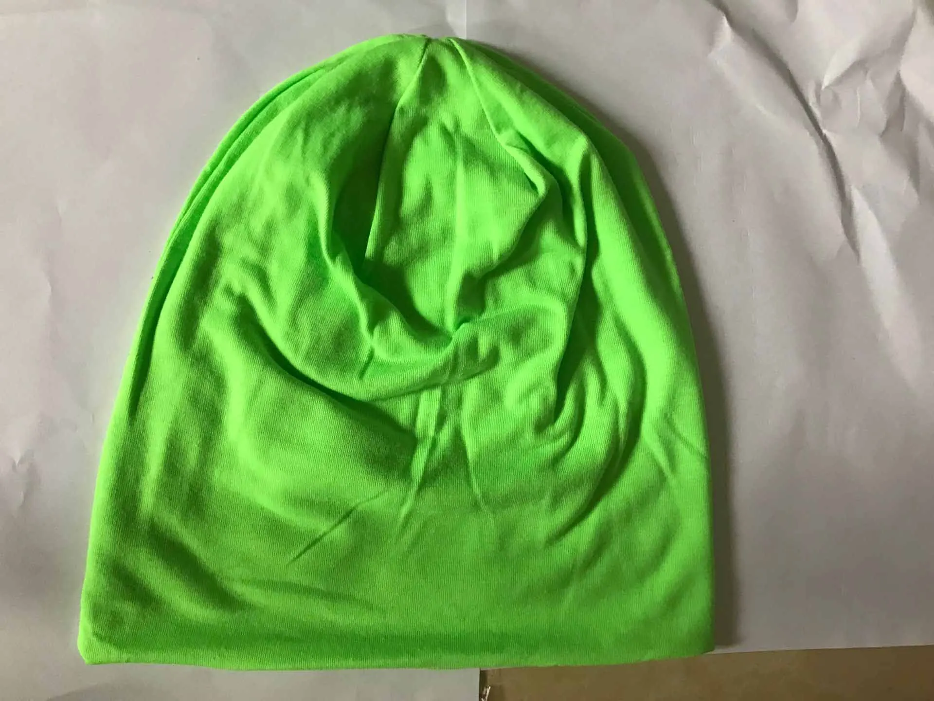 green Зимние теплые шапки для женщин, повседневный вязаный берет, шапки для мужчин, одноцветные шапки в стиле хип-хоп Skullies унисекс, женские шапки - Цвет: green
