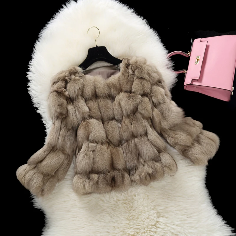 Женская шуба из натурального меха лисы с круглым вырезом полосатая Лисьего rf0049 |