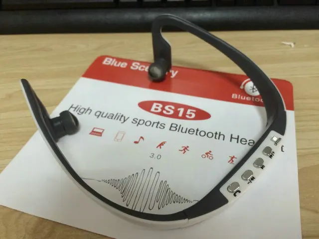 2015 High Quality BS15 Sports Wireless Bluetooth Stereo Headset V3.0 Running Earphone For Phone Smartphone Free Shipping|earphone with|earphone