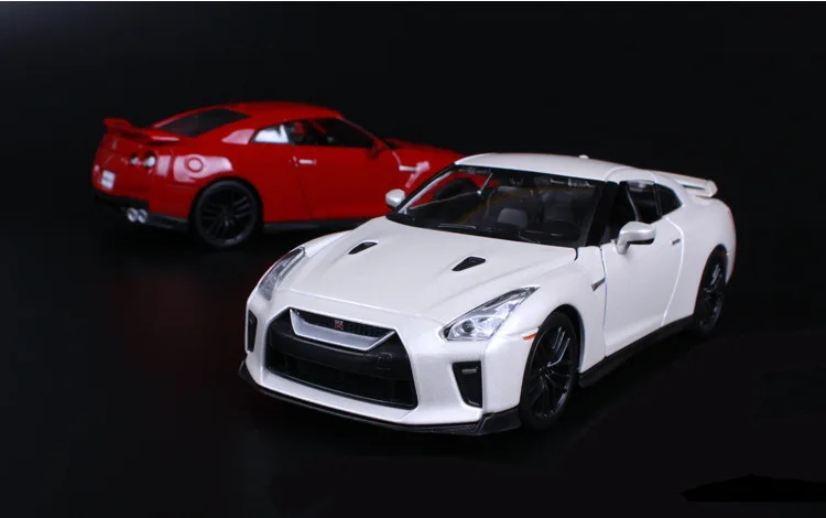 Bburago 1:24 Nissan GTR имитационная модель автомобиля из сплава украшение Коллекция игрушек инструменты подарок
