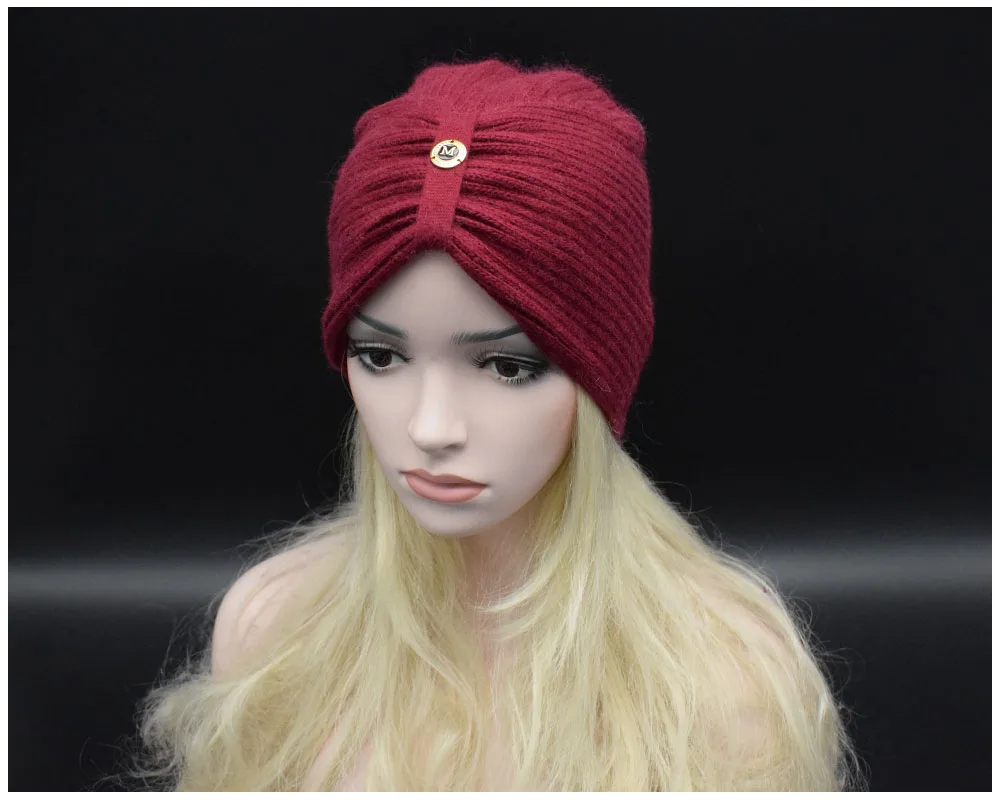 wine red Новые модные женские аксессуары с металлическим логотипом, зимняя теплая шерстяная шапка-тюрбан, мягкая вязаная шапка, вязаная крючком, Женская шерстяная шляпа, вязаные шапки - Цвет: wine red