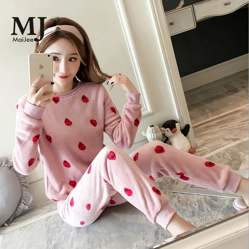 

ML075A Cute Flannel Velvet Strawberry Lingerie Pyjamas Women Pajamas Pijama Suit Pigiama Donna Pyjama Femme Night Suit Sleepwear