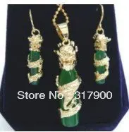 Комплект ювелирных изделий ожерелье и серьги с зеленым кулоном в виде