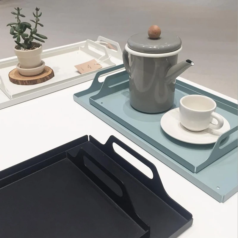 Прямоугольный металлический поднос для хранения в скандинавском стиле