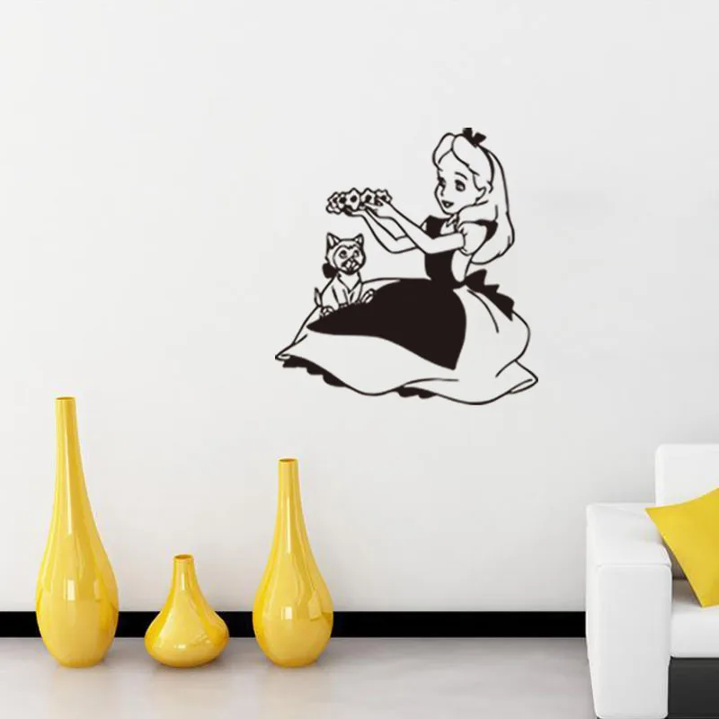 Виниловая наклейка на стену с изображением Белоснежки и маленькой кошки декор