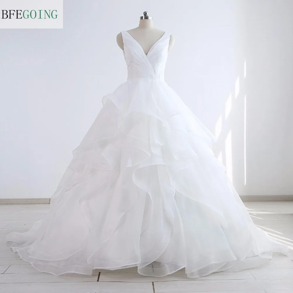 White Organza Sleeveless A-Line Wedding Dress Chapel Train V-Neck Tiered Pleat Real/Original Actual Photos Custom Made | Свадьбы и