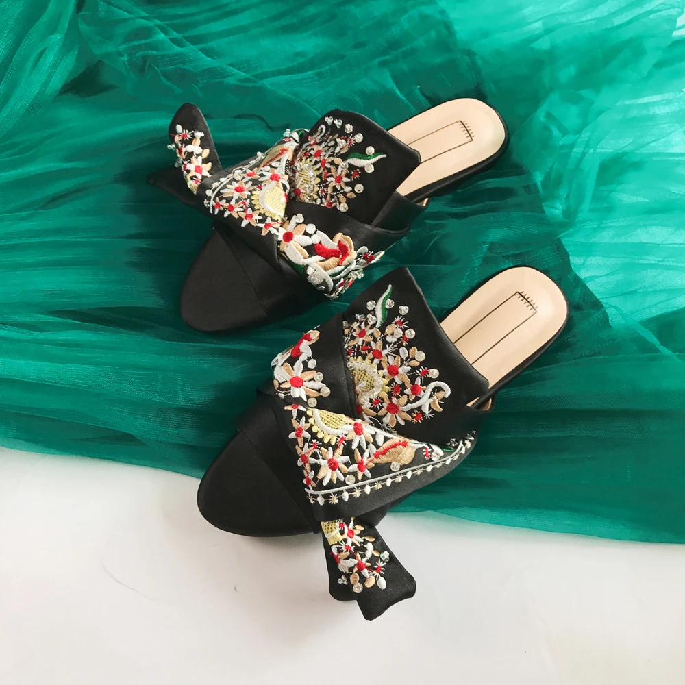 Женская обувь на плоской подошве атласные шлепанцы без застежки с острым носком