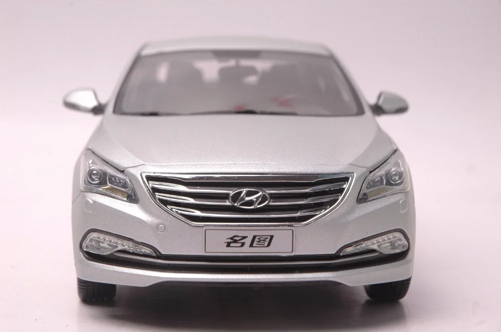 1:18 литая под давлением модель для hyundai Mistra серебряный сплав игрушечный автомобиль миниатюрная коллекция соната