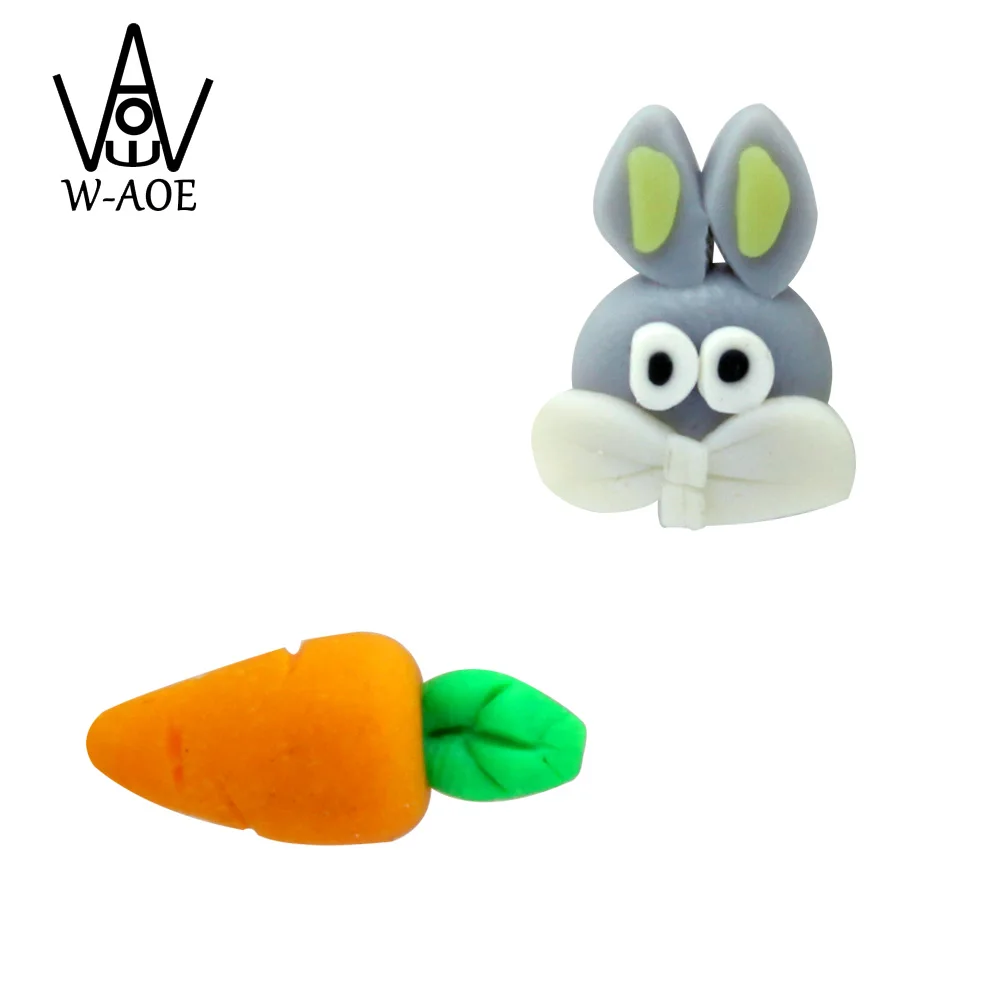 Женские серьги-гвоздики из полимерной глины с изображением кролика морковки