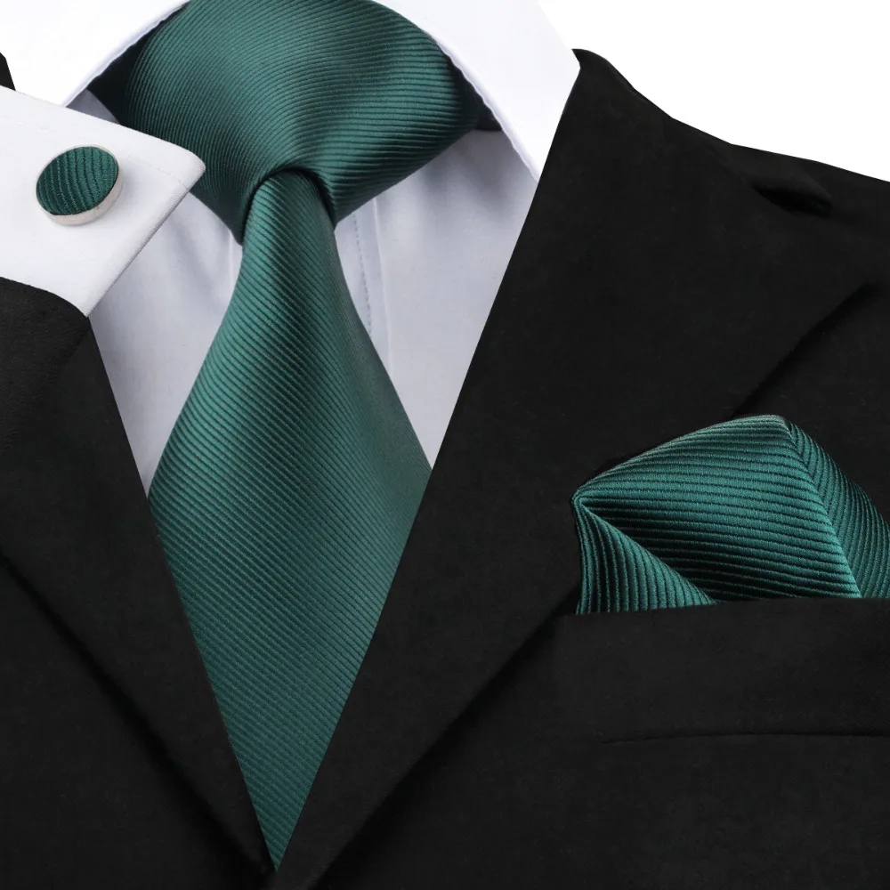 Зеленый галстук с рубашкой