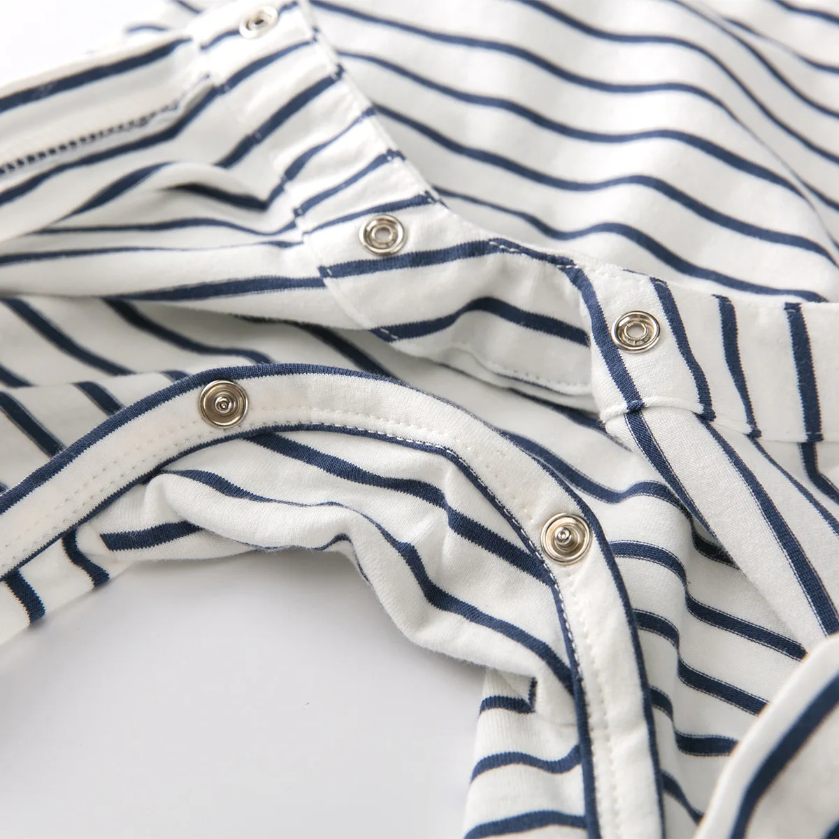 19B052 Children's set European and American boy tie round collar T-shirt striped strap hat gentleman three-piece |