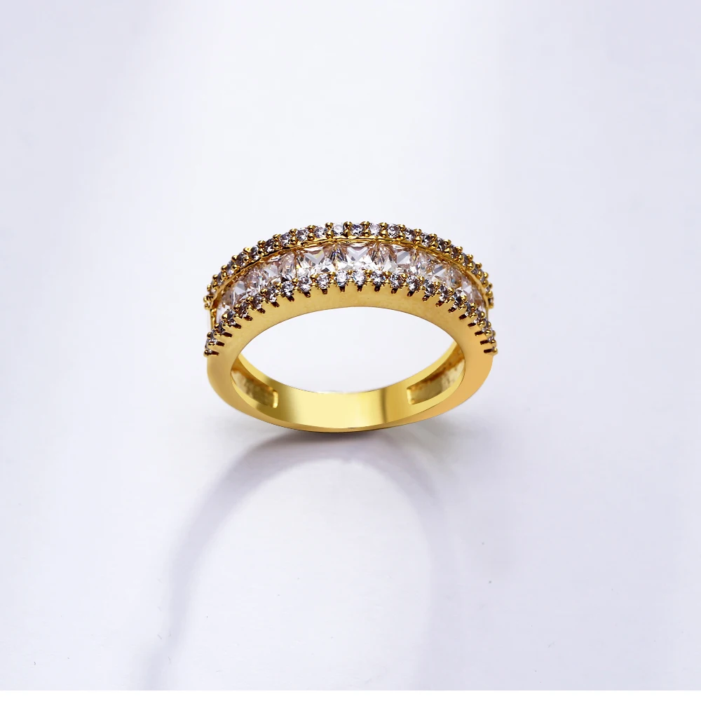 Высококачественное простое круглое кольцо золотого цвета с фианитами и камнями