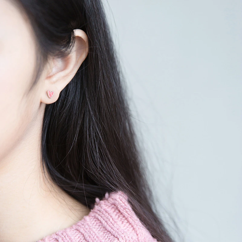 Женские серьги-гвоздики из серебра 925 пробы с сердцем красного цвета | Украшения и