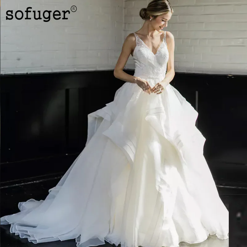 

Elegant Tiered Organza Wedding Bridal Dress V Neck Strap Lace Up Back Vestidos de Noivas Court Train