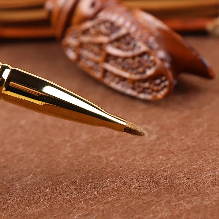 X451 Профессиональная ручная кисть для макияжа из мягких и упругих волос горностая.