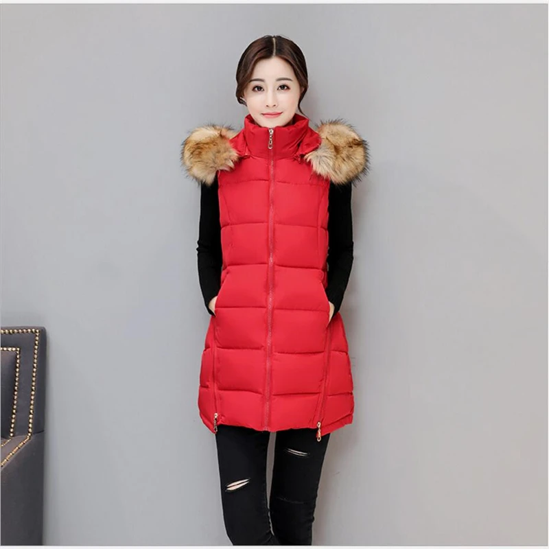 Женский меховой жилет с капюшоном однотонный утепленный из хлопка без рукавов