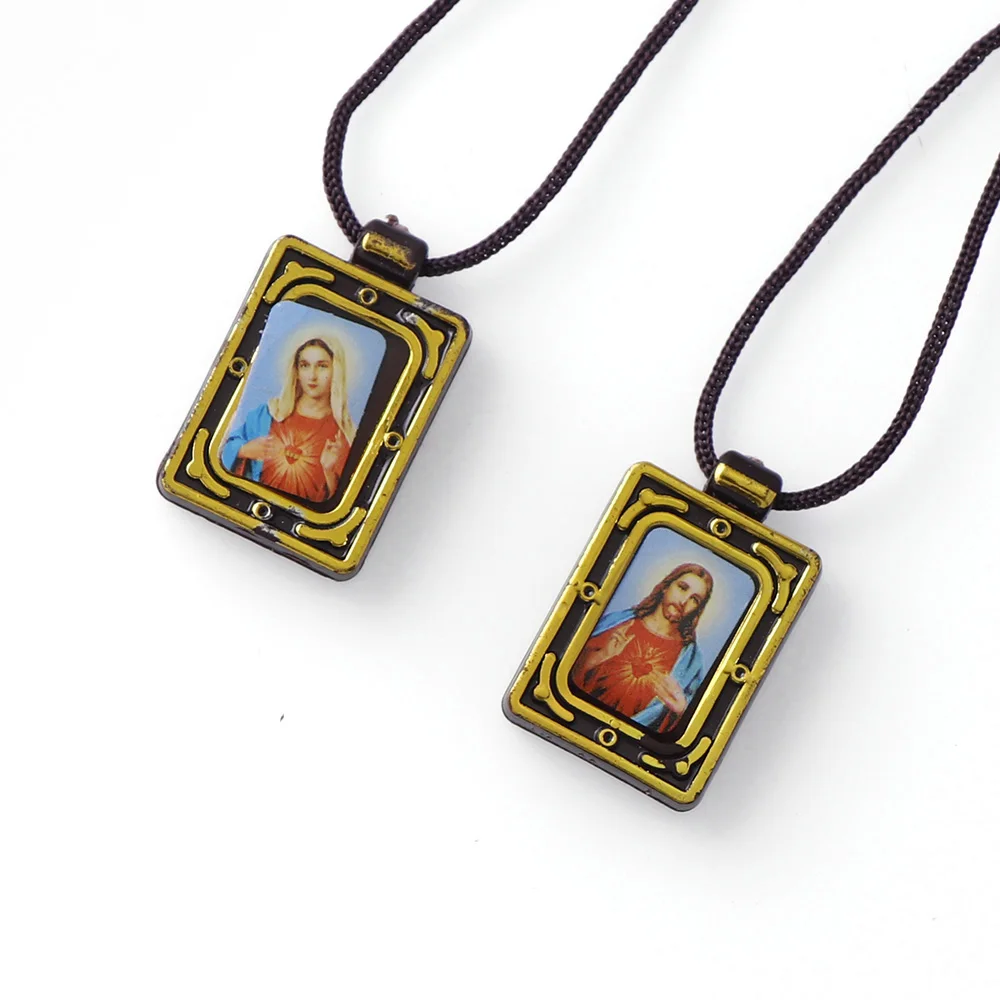 Пластиковый колючий костыль коричневого цвета с золотыми розариями креплением