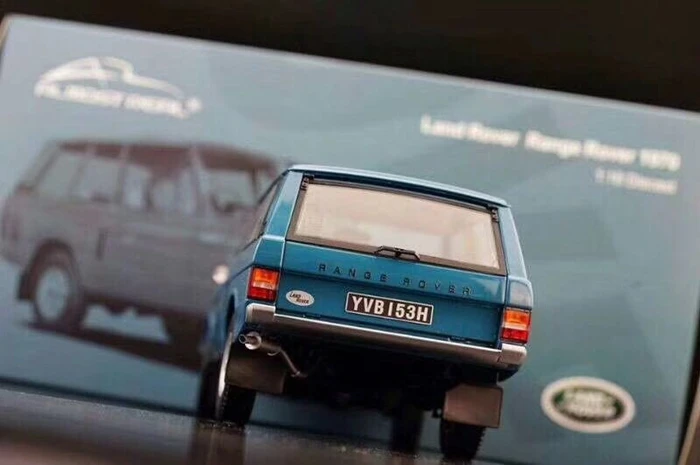 Литая под давлением модель автомобиля почти настоящая 1970 1:18(синий)+ маленький подарок