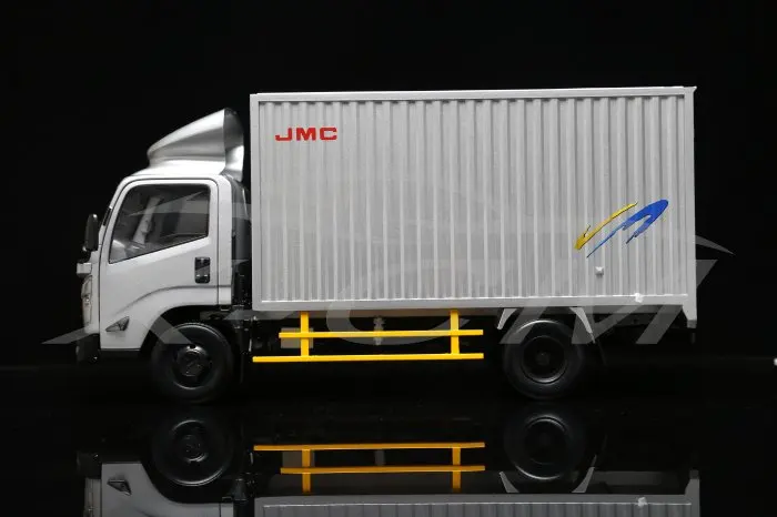 Литая под давлением модель автомобиля JMC Kairui N800 800 грузовик 1:18(серебро)+ маленький подарок