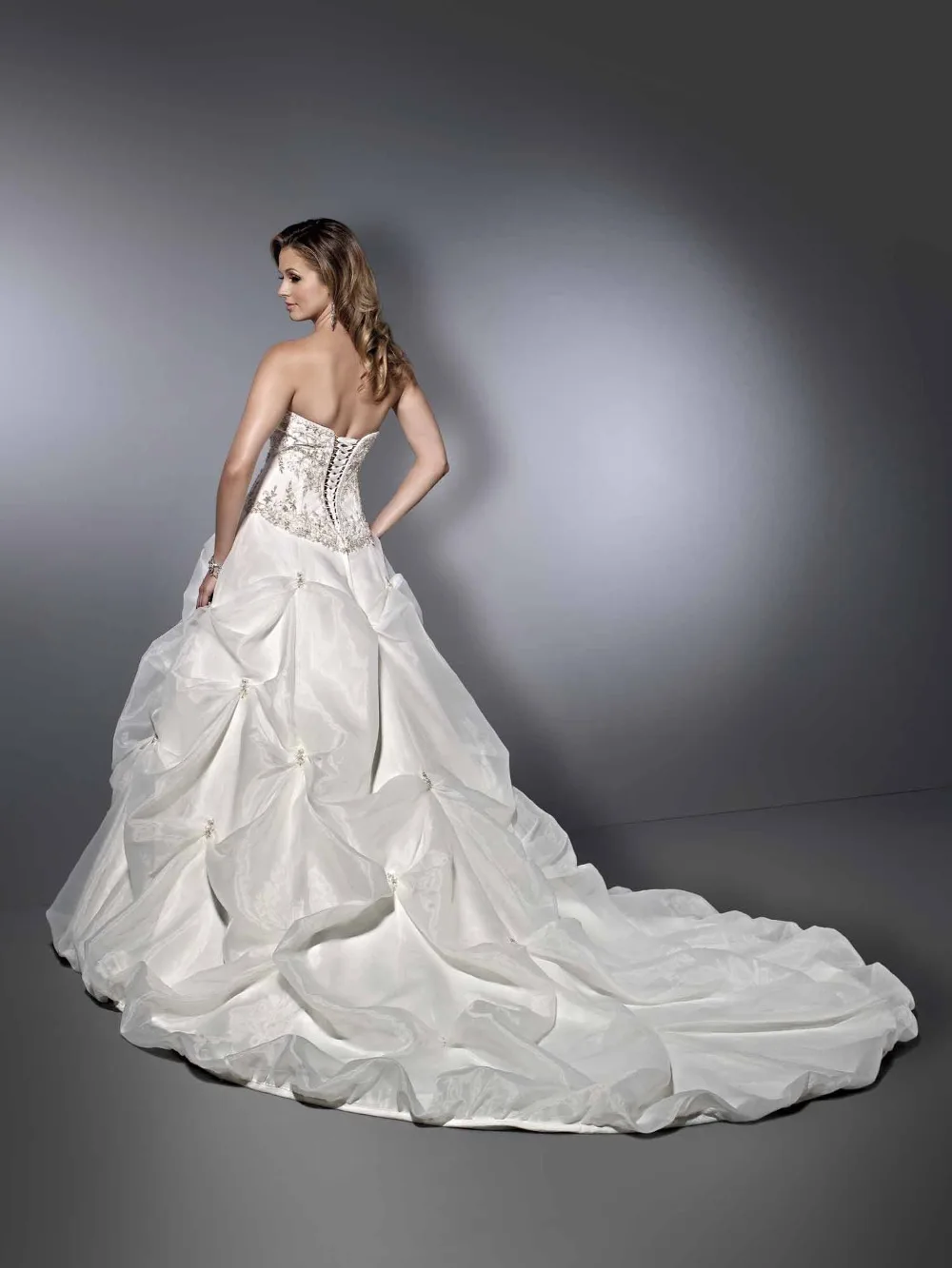 Luxury Sweetheart Beaded Organza Ruffle bridal Dresses New Fashion 2014 Women Bridal Gowns With Long Train | Свадьбы и торжества