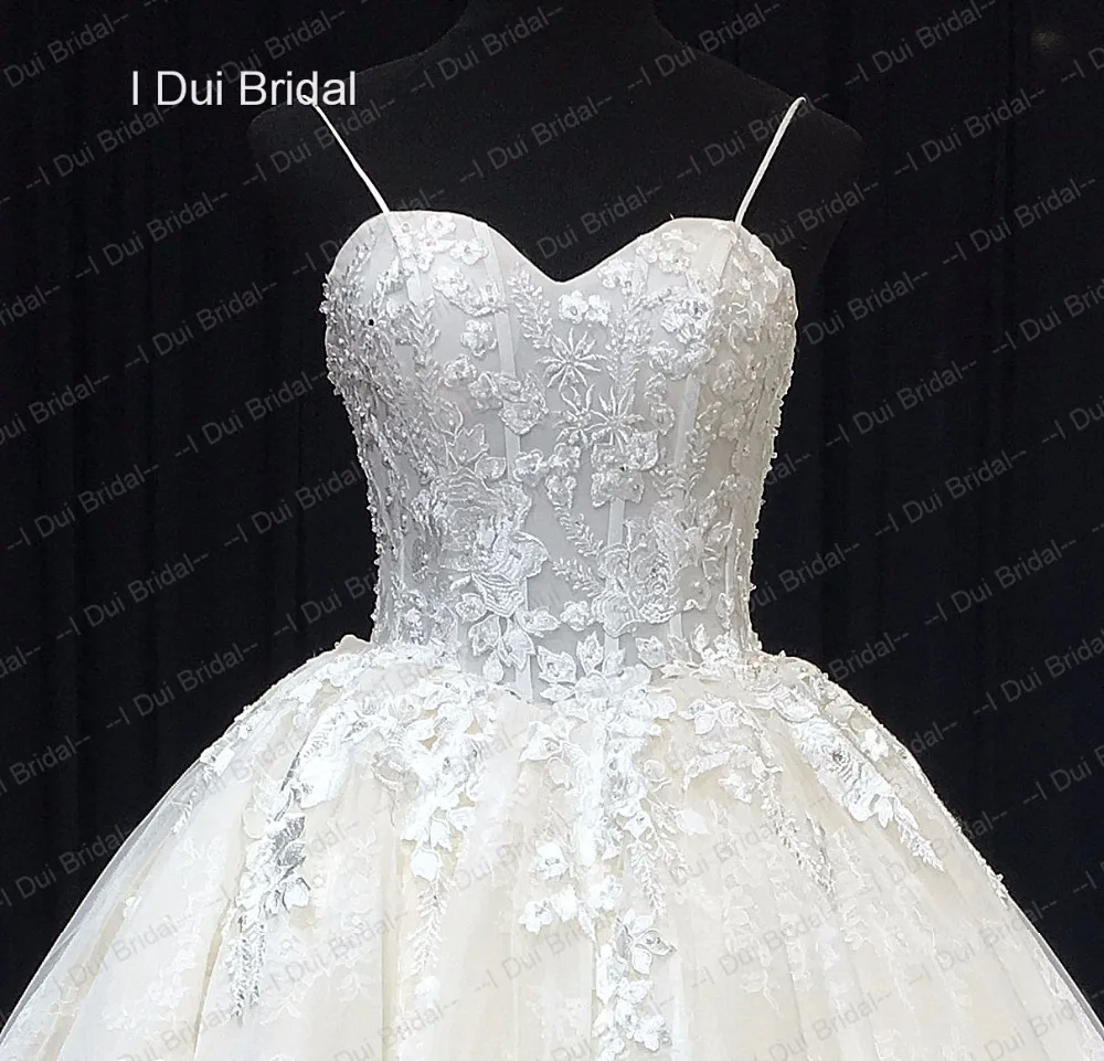 Spaghetti Strap High Quality Wedding Dress Lace Appliqued Ball Gown Bridal Gown