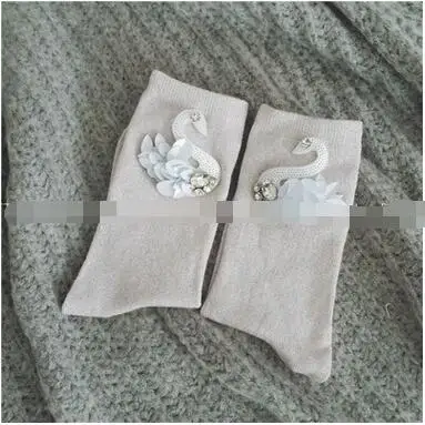 Light pink Блестящие носки 1 пара/лот популярные осень-зима носки с блестками Ретро ручной работы Лебедь дрель корейский модный тренд серебряные сваи кучи носки - Цвет: Light pink